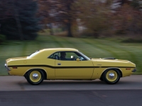 Dodge Challenger R/T coupe 2-door (1 generation) 6.3 V8 TorqueFlite (335hp) photo, Dodge Challenger R/T coupe 2-door (1 generation) 6.3 V8 TorqueFlite (335hp) photos, Dodge Challenger R/T coupe 2-door (1 generation) 6.3 V8 TorqueFlite (335hp) picture, Dodge Challenger R/T coupe 2-door (1 generation) 6.3 V8 TorqueFlite (335hp) pictures, Dodge photos, Dodge pictures, image Dodge, Dodge images