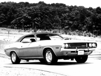 Dodge Challenger R/T coupe 2-door (1 generation) 7.2 V8 4MT (375hp) photo, Dodge Challenger R/T coupe 2-door (1 generation) 7.2 V8 4MT (375hp) photos, Dodge Challenger R/T coupe 2-door (1 generation) 7.2 V8 4MT (375hp) picture, Dodge Challenger R/T coupe 2-door (1 generation) 7.2 V8 4MT (375hp) pictures, Dodge photos, Dodge pictures, image Dodge, Dodge images