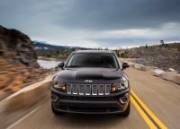 Jeep Compass Crossover (1 generation) AT 2.4 AWD (170hp) Limited photo, Jeep Compass Crossover (1 generation) AT 2.4 AWD (170hp) Limited photos, Jeep Compass Crossover (1 generation) AT 2.4 AWD (170hp) Limited picture, Jeep Compass Crossover (1 generation) AT 2.4 AWD (170hp) Limited pictures, Jeep photos, Jeep pictures, image Jeep, Jeep images