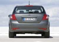 Kia CEE'd Hatchback 5-door. (1 generation) 1.6 AT (126hp) photo, Kia CEE'd Hatchback 5-door. (1 generation) 1.6 AT (126hp) photos, Kia CEE'd Hatchback 5-door. (1 generation) 1.6 AT (126hp) picture, Kia CEE'd Hatchback 5-door. (1 generation) 1.6 AT (126hp) pictures, Kia photos, Kia pictures, image Kia, Kia images