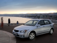 Kia Cerato Hatchback (1 generation) 1.5 CRDi MT (102hp) photo, Kia Cerato Hatchback (1 generation) 1.5 CRDi MT (102hp) photos, Kia Cerato Hatchback (1 generation) 1.5 CRDi MT (102hp) picture, Kia Cerato Hatchback (1 generation) 1.5 CRDi MT (102hp) pictures, Kia photos, Kia pictures, image Kia, Kia images