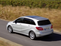 Mercedes-Benz B-Class Hatchback (W246) B 180 CDI BlueEfficiency 7G-DCT (109hp) photo, Mercedes-Benz B-Class Hatchback (W246) B 180 CDI BlueEfficiency 7G-DCT (109hp) photos, Mercedes-Benz B-Class Hatchback (W246) B 180 CDI BlueEfficiency 7G-DCT (109hp) picture, Mercedes-Benz B-Class Hatchback (W246) B 180 CDI BlueEfficiency 7G-DCT (109hp) pictures, Mercedes-Benz photos, Mercedes-Benz pictures, image Mercedes-Benz, Mercedes-Benz images