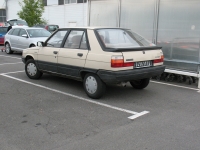 Renault 11 Hatchback 5-door. (1 generation) 1.4 MT (68 HP) photo, Renault 11 Hatchback 5-door. (1 generation) 1.4 MT (68 HP) photos, Renault 11 Hatchback 5-door. (1 generation) 1.4 MT (68 HP) picture, Renault 11 Hatchback 5-door. (1 generation) 1.4 MT (68 HP) pictures, Renault photos, Renault pictures, image Renault, Renault images