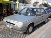 Renault 11 Hatchback 5-door. (2 generation) 1.4 5MT (68hp) photo, Renault 11 Hatchback 5-door. (2 generation) 1.4 5MT (68hp) photos, Renault 11 Hatchback 5-door. (2 generation) 1.4 5MT (68hp) picture, Renault 11 Hatchback 5-door. (2 generation) 1.4 5MT (68hp) pictures, Renault photos, Renault pictures, image Renault, Renault images