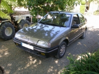 Renault 19 Hatchback (1 generation) 1.4 AT (80hp) photo, Renault 19 Hatchback (1 generation) 1.4 AT (80hp) photos, Renault 19 Hatchback (1 generation) 1.4 AT (80hp) picture, Renault 19 Hatchback (1 generation) 1.4 AT (80hp) pictures, Renault photos, Renault pictures, image Renault, Renault images