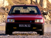 Renault 21 Sedan (1 generation) 1.7 MT (76hp) photo, Renault 21 Sedan (1 generation) 1.7 MT (76hp) photos, Renault 21 Sedan (1 generation) 1.7 MT (76hp) picture, Renault 21 Sedan (1 generation) 1.7 MT (76hp) pictures, Renault photos, Renault pictures, image Renault, Renault images