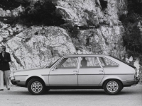 Renault 30 Hatchback (1 generation) 2.7 AT photo, Renault 30 Hatchback (1 generation) 2.7 AT photos, Renault 30 Hatchback (1 generation) 2.7 AT picture, Renault 30 Hatchback (1 generation) 2.7 AT pictures, Renault photos, Renault pictures, image Renault, Renault images