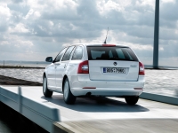 Skoda Octavia Combi wagon 5-door (2 generation) 1.2 TSI DSG (105 HP) photo, Skoda Octavia Combi wagon 5-door (2 generation) 1.2 TSI DSG (105 HP) photos, Skoda Octavia Combi wagon 5-door (2 generation) 1.2 TSI DSG (105 HP) picture, Skoda Octavia Combi wagon 5-door (2 generation) 1.2 TSI DSG (105 HP) pictures, Skoda photos, Skoda pictures, image Skoda, Skoda images