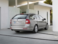 Skoda Octavia Combi wagon 5-door (2 generation) 1.2 TSI DSG (105 HP) photo, Skoda Octavia Combi wagon 5-door (2 generation) 1.2 TSI DSG (105 HP) photos, Skoda Octavia Combi wagon 5-door (2 generation) 1.2 TSI DSG (105 HP) picture, Skoda Octavia Combi wagon 5-door (2 generation) 1.2 TSI DSG (105 HP) pictures, Skoda photos, Skoda pictures, image Skoda, Skoda images