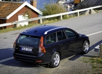 Volvo V50 Wagon (1 generation) 1.6 TD MT (110 hp) photo, Volvo V50 Wagon (1 generation) 1.6 TD MT (110 hp) photos, Volvo V50 Wagon (1 generation) 1.6 TD MT (110 hp) picture, Volvo V50 Wagon (1 generation) 1.6 TD MT (110 hp) pictures, Volvo photos, Volvo pictures, image Volvo, Volvo images